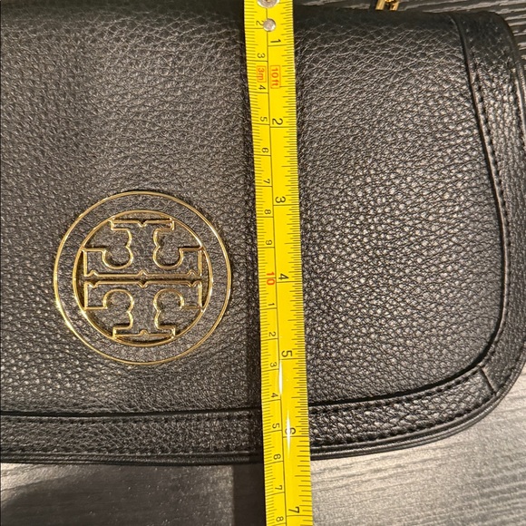 Tory Burch Black Shoulder Bag with Gold Chain - Picture 6 of 6